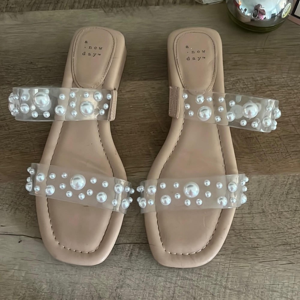 A new day Pearl sandals!